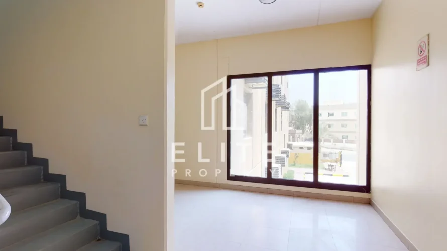 Camp de travail de 2850m² à Dubai Investment Park, UAE No. 733 № 1
