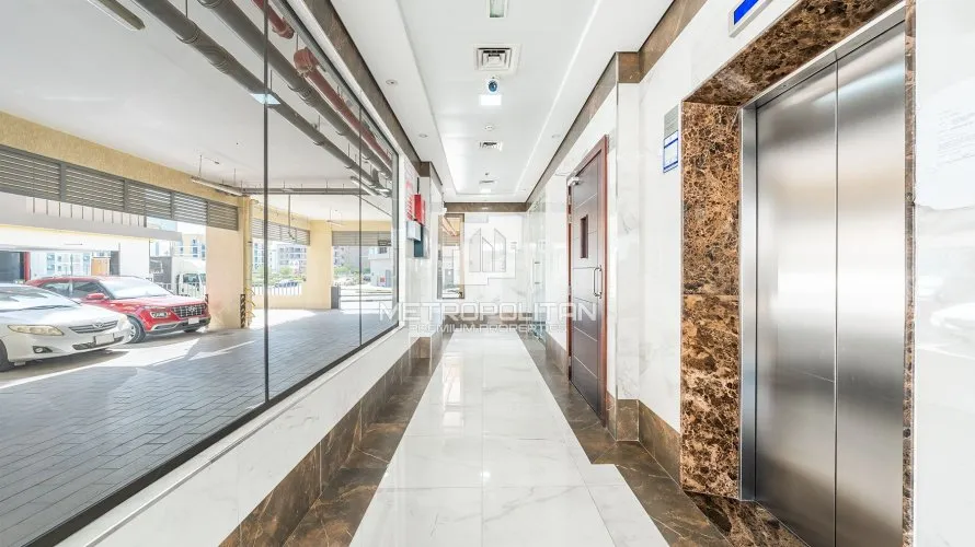 Propriété commerciale de 12 chambres à Dubai Land, UAE No. 1628 № 1