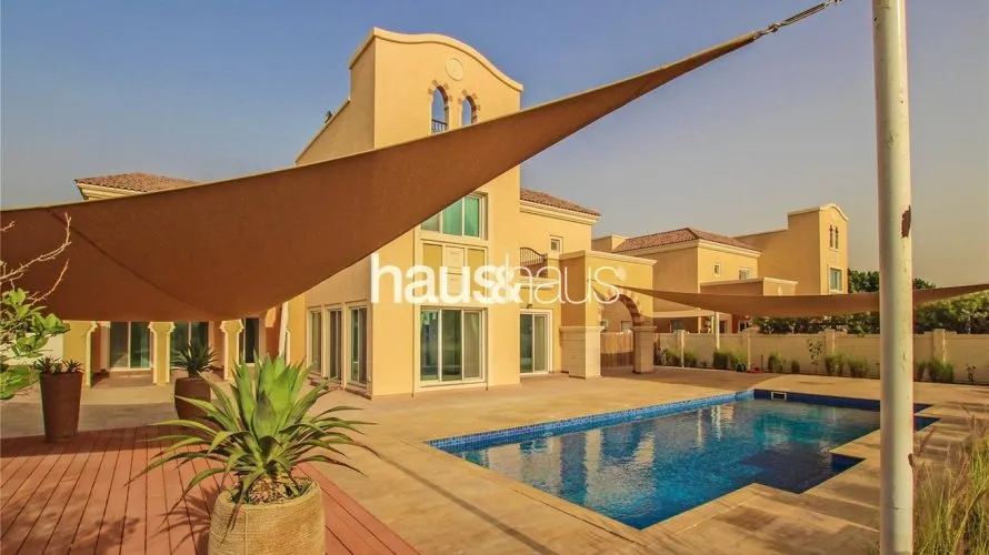 Villa de 6 chambres à Dubai Sports City, UAE No. 879