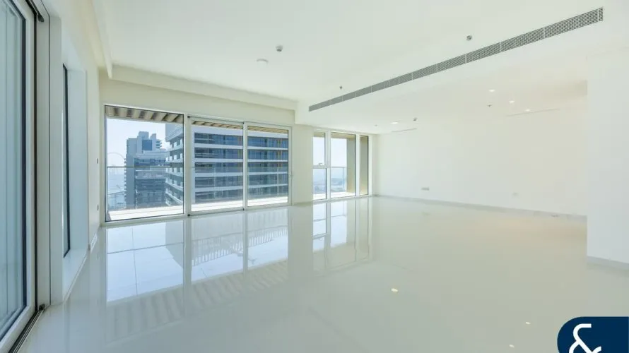 Appartement de 5 chambres à EMAAR Beachfront, UAE No. 1694 № 1