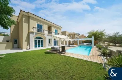 Villa de 5 chambres à Victory Heights, UAE No. 1712