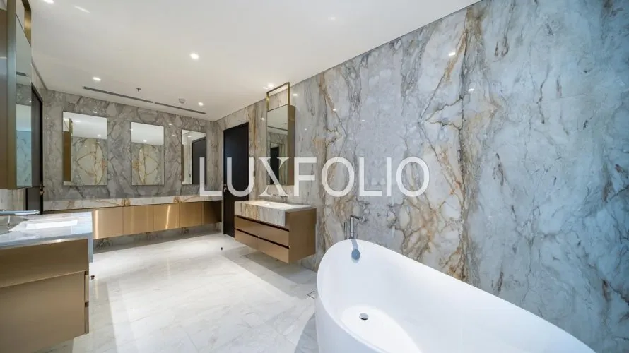 Appartement de 3 chambres à EMAAR Beachfront, UAE No. 999 № 6