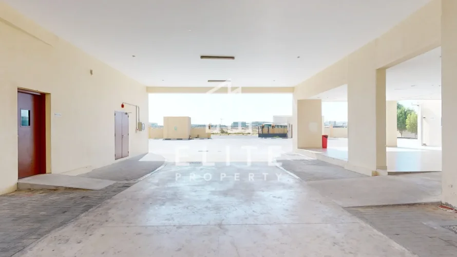 Camp de travail de 9944m² à Dubai, UAE No. 739 № 17