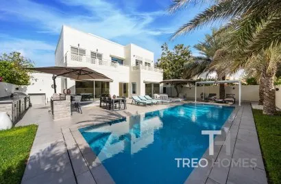 Villa de 4 chambres à Meadows, UAE No. 549