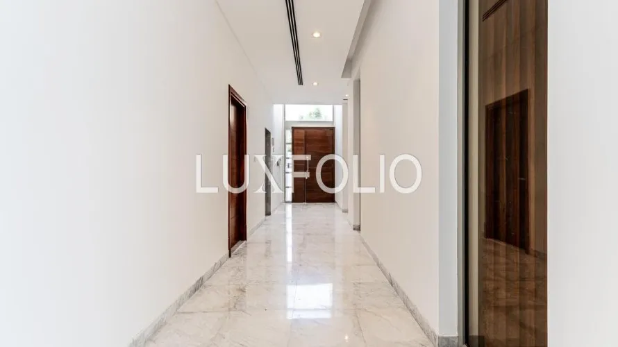 Villa de 5 chambres à District One, UAE No. 1001 № 8