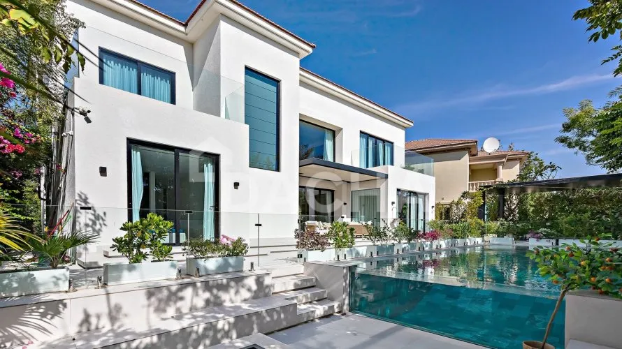 Villa de 5 chambres à Jumeirah Islands, UAE No. 2703