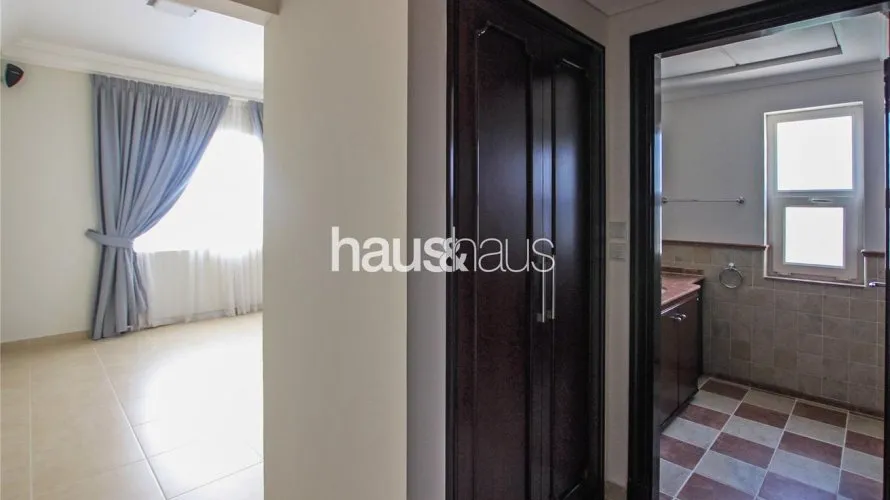 Villa de 6 chambres à Dubai Sports City, UAE No. 879 № 17