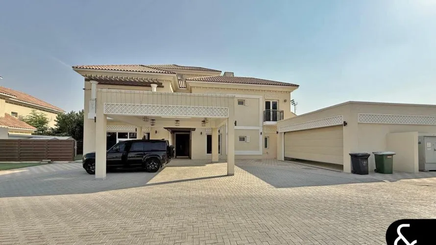 Villa de 6 chambres à Dubai Land, UAE No. 1983 № 1