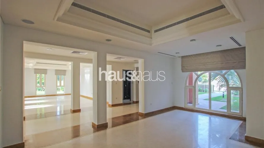 Villa de 6 chambres à Dubai Sports City, UAE No. 879 № 5