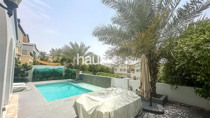 Villa de 4 chambres à Jumeirah Golf Estates, UAE No. 975 № 1