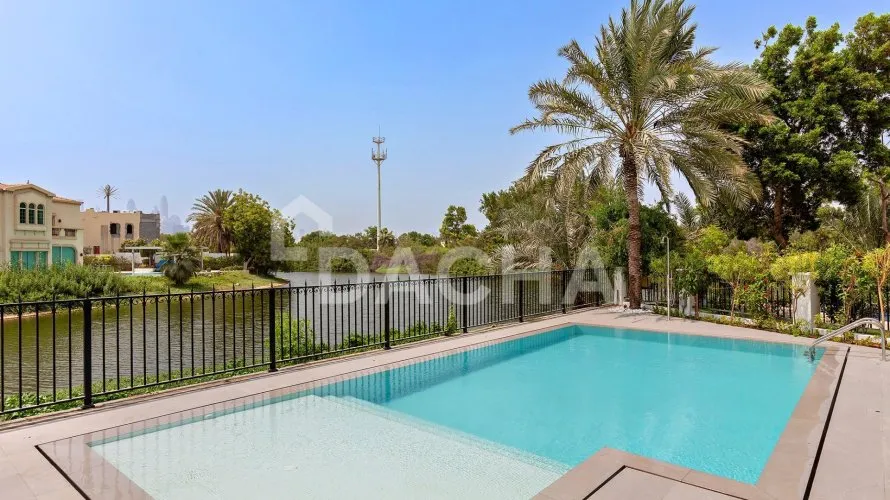 Villa de 4 chambres à Jumeirah Islands, UAE No. 2689 № 1