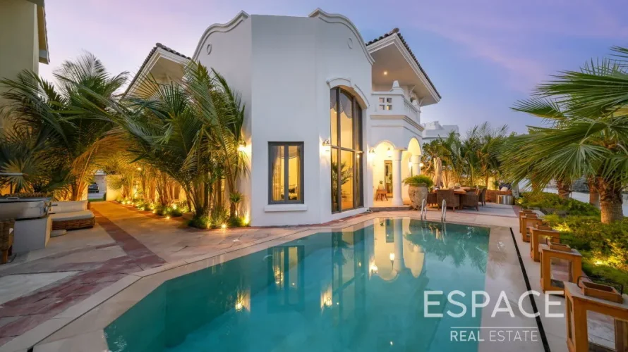 Villa de 4 chambres à Palm Jumeirah, UAE No. 1300 № 1