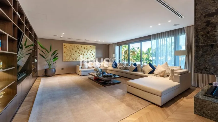 Villa de 6 chambres à Golf Place, UAE No. 917 № 1