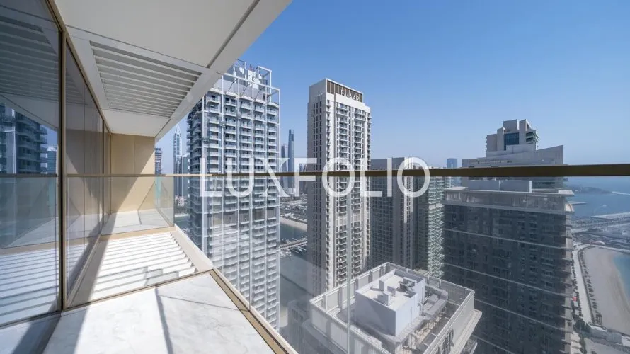 Appartement de 3 chambres à EMAAR Beachfront, UAE No. 999