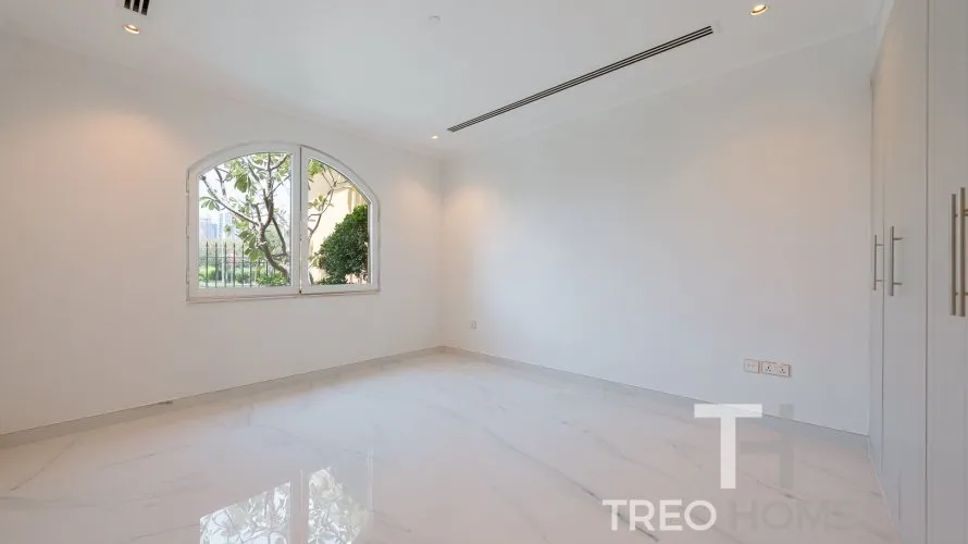 Villa de 5 chambres à Legacy, UAE No. 487 № 8
