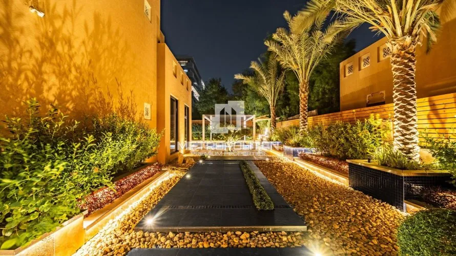 Villa de 6 chambres à North Village, UAE No. 1584 № 19