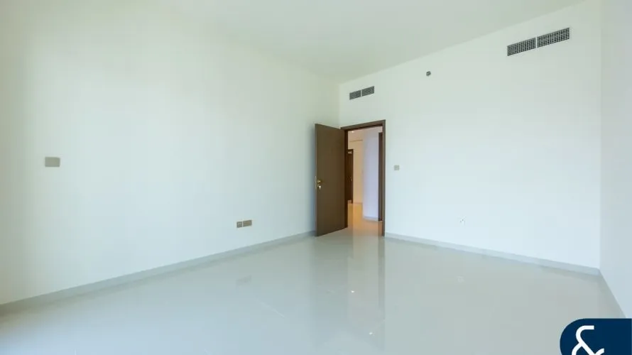 Appartement de 5 chambres à EMAAR Beachfront, UAE No. 1694 № 9