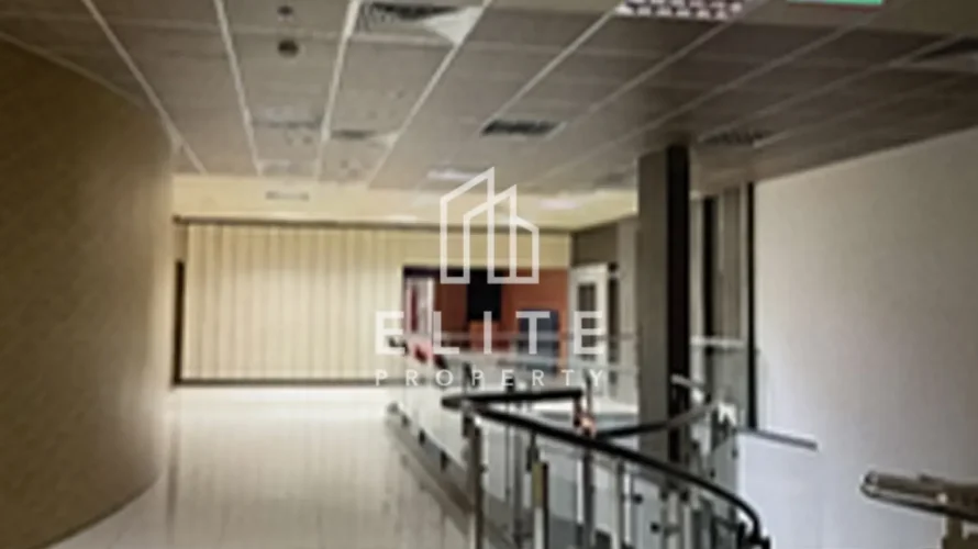 Entrepôt de 1425m² à Dubai, UAE No. 1056 № 7