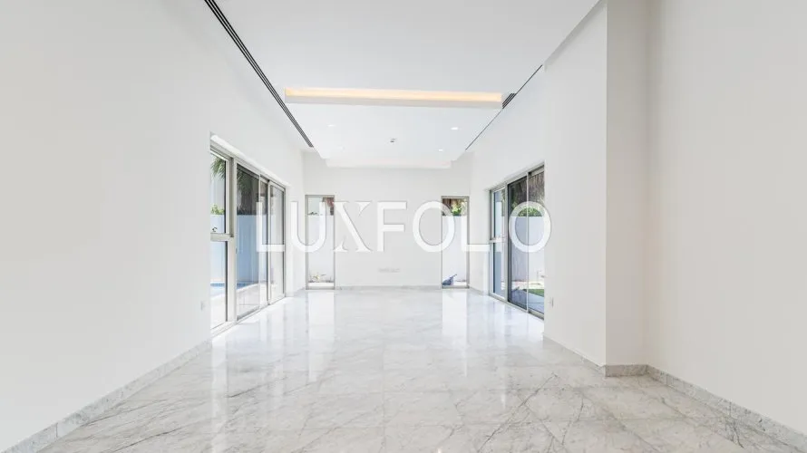 Villa de 5 chambres à District One, UAE No. 1001 № 4