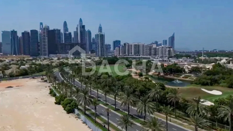 Terrain de 2947m² à Sector E, UAE No. 3125 № 1