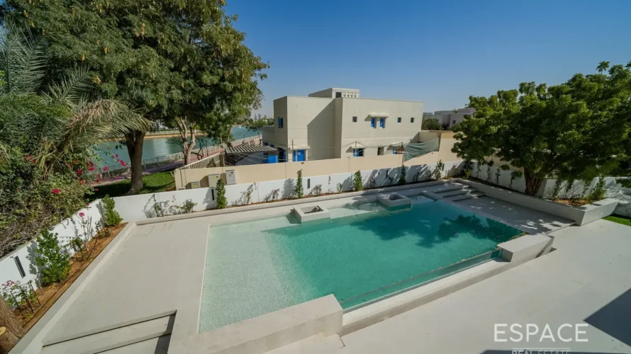 Villa de 4 chambres à Meadows, UAE No. 3670 № 1