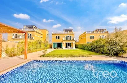 Villa de 4 chambres à Legacy, UAE No. 3472