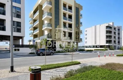 Bâtiment de 1592.36m² à Dubai Land, UAE No. 3866