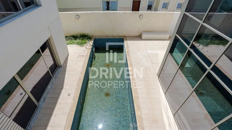 Villa de 5 chambres à District One, UAE No. 4040 № 1