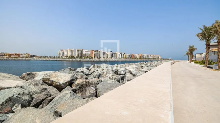 Terrain de 1069.87m² à Jumeirah, UAE No. 4081