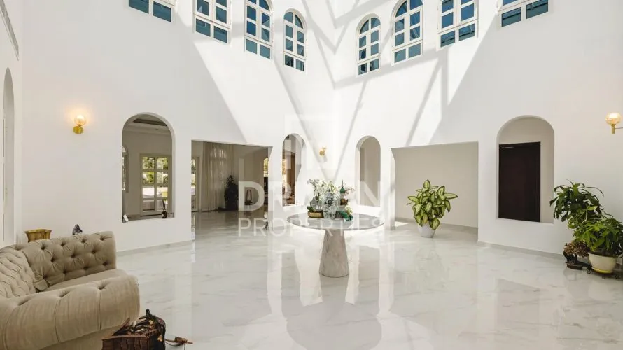 Villa de 5 chambres à Hacienda, UAE No. 4489 № 1