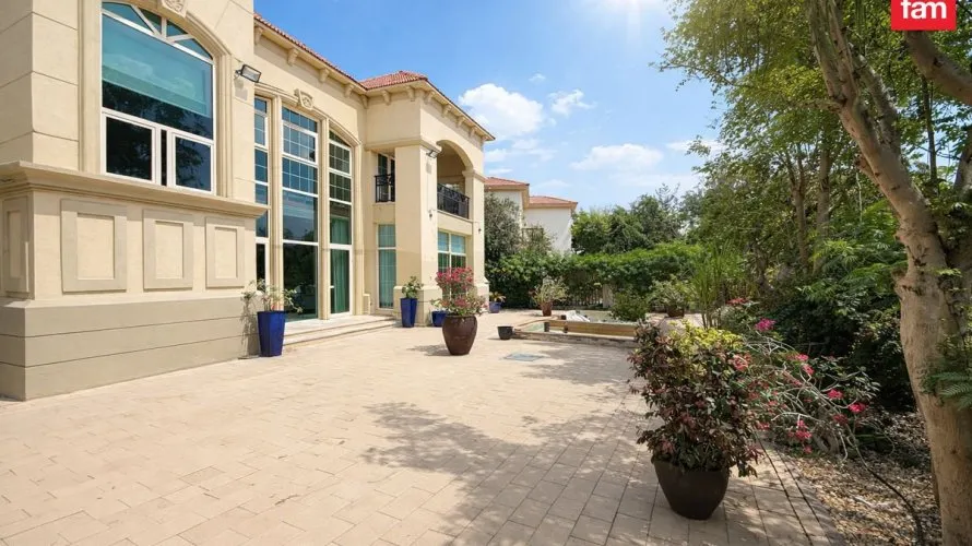Villa de 4 chambres à Jumeirah Islands, UAE No. 4848