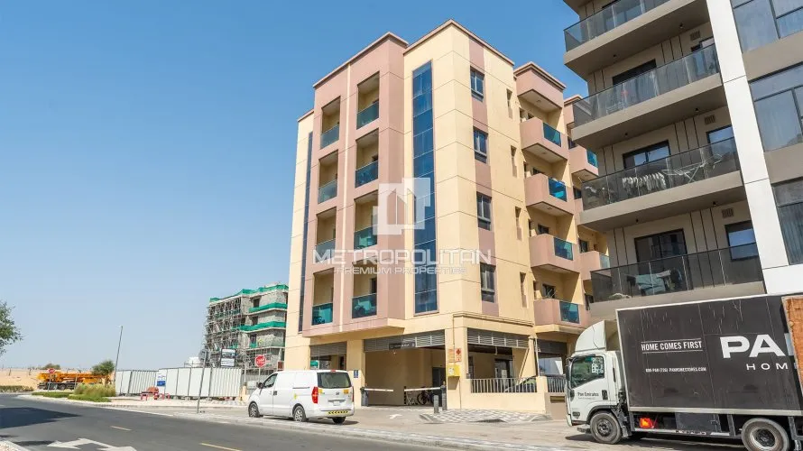 Коммерческая недвижимость с 12 спальнями в Dubai Land, Дубай, ОАЭ №1628 № 2