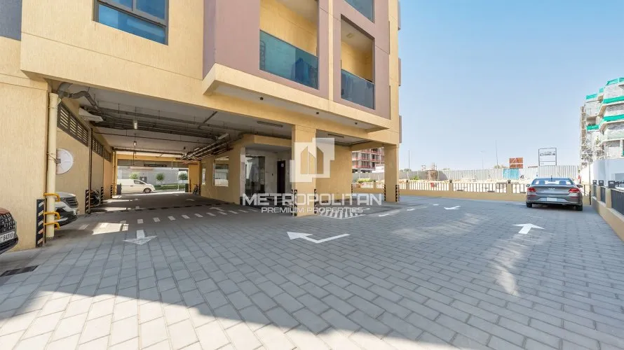 Коммерческая недвижимость с 12 спальнями в Dubai Land, Дубай, ОАЭ №1628