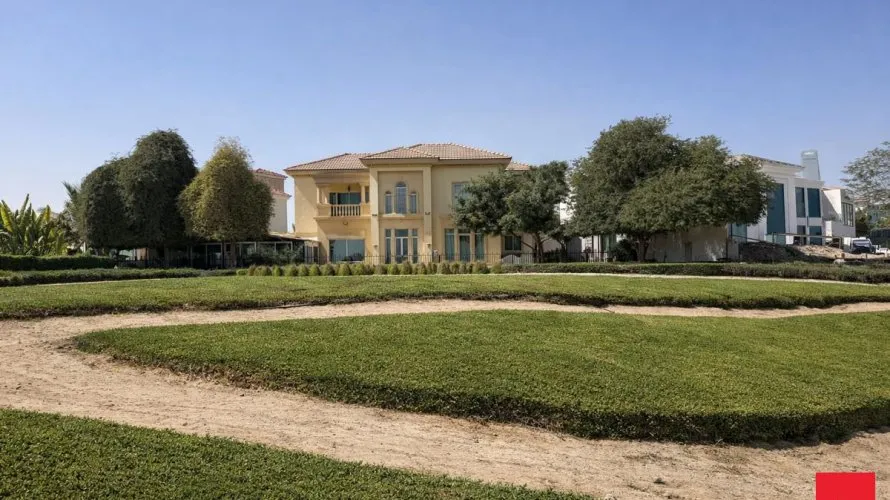 Вилла с 4 спальнями в  Jumeirah Islands, Дубай, ОАЭ №2136