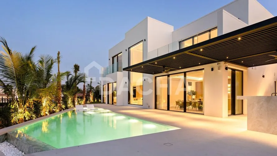 Вилла с 5 спальнями в  Jumeirah Islands, Дубай, ОАЭ №2719