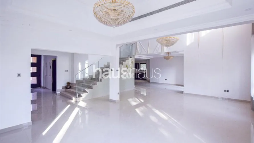 Вилла с 4 спальнями в  Jumeirah Islands, Дубай, ОАЭ №957 № 2