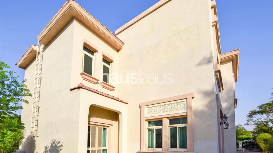 Вилла с 4 спальнями в  Jumeirah Islands, Дубай, ОАЭ №957 № 1