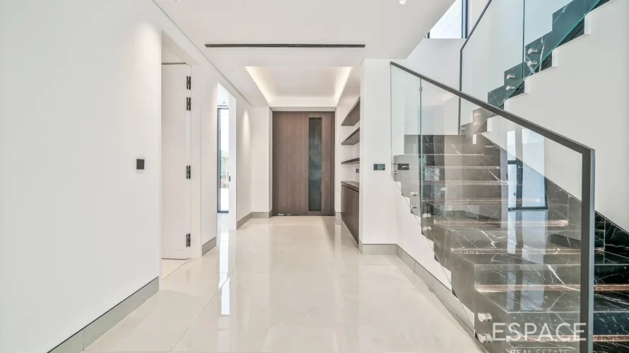 Склад с 5 спальнями в  Jumeirah Park, Дубай, ОАЭ №1288