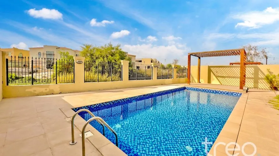 Вилла с 4 спальнями в Legacy, Jumeirah Park, Дубай, ОАЭ №3472 № 1