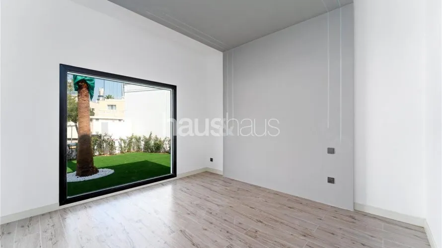 6 bedrooms villa for sale, Meadows, Dubai, UAE No. 855 № 4