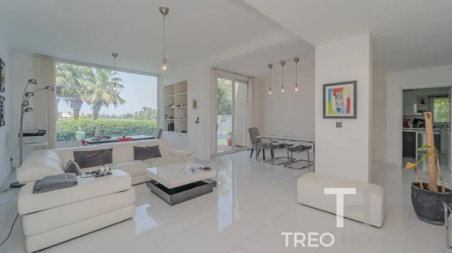 5 bedrooms villa for sale , Meadows, Dubai, UAE No. 542
