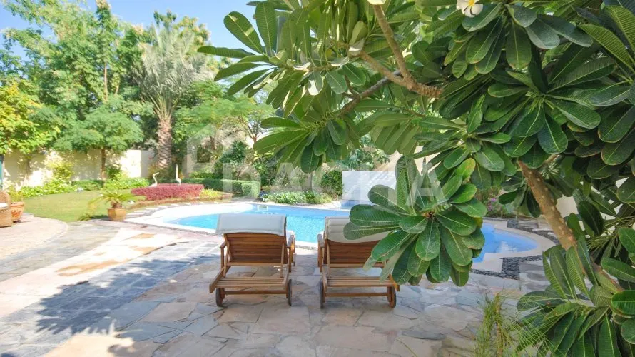 5 bedrooms villa for sale , Meadows, Dubai, UAE No. 2707