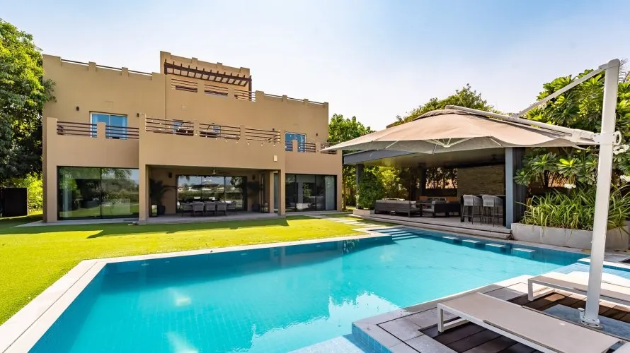 6 bedrooms villa for sale , Dubai, UAE No. 2214 № 1