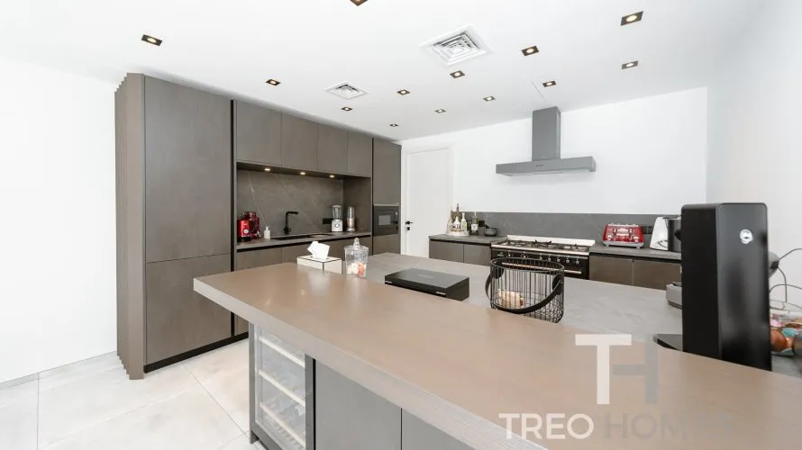4 bedrooms villa for sale , Meadows, Dubai, UAE No. 549 № 8
