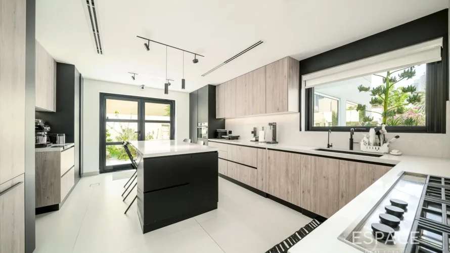5 bedrooms villa for sale , Meadows, Dubai, UAE No. 1492 № 13
