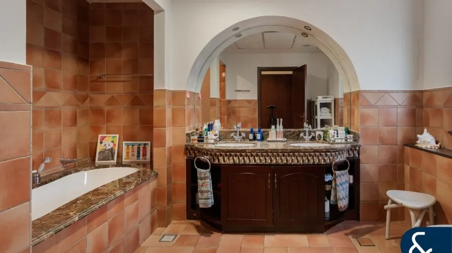 5 bedrooms villa for sale, The Villa, Dubai, UAE No. 1704 № 10