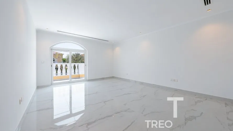 5 bedrooms villa for sale , Legacy, Jumeirah Park, Dubai, UAE No. 487 № 15