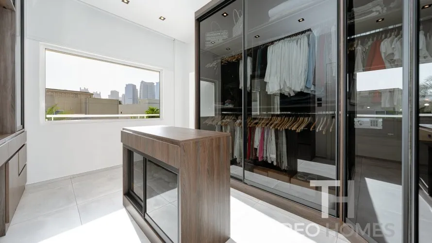4 bedrooms villa for sale , Meadows, Dubai, UAE No. 549 № 16