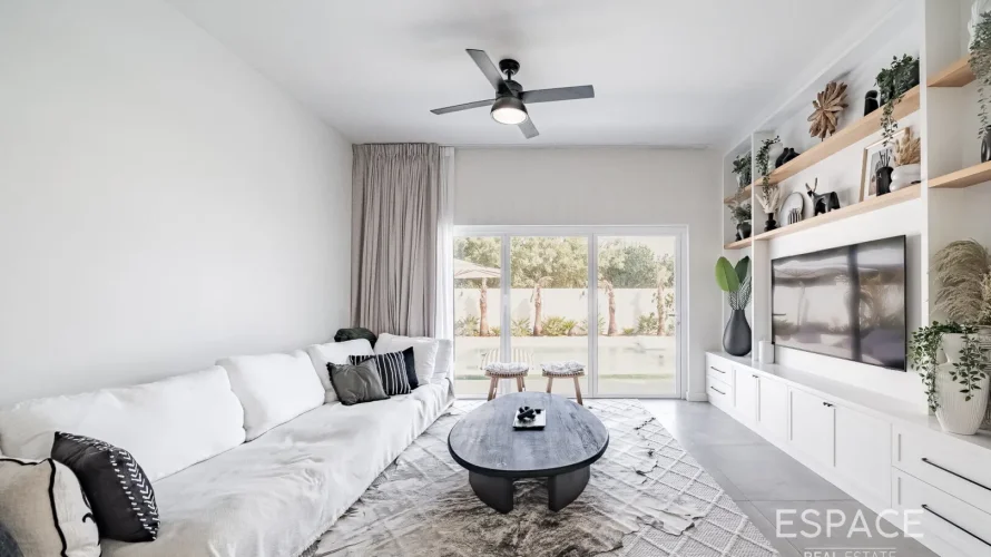 4 bedrooms villa for sale , Meadows, Dubai, UAE No. 1484 № 1
