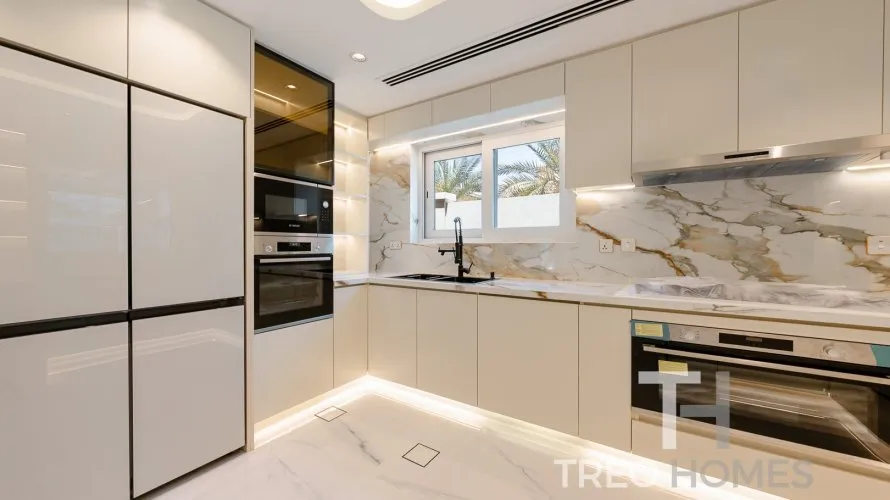 5 bedrooms villa for sale , Legacy, Jumeirah Park, Dubai, UAE No. 487 № 7
